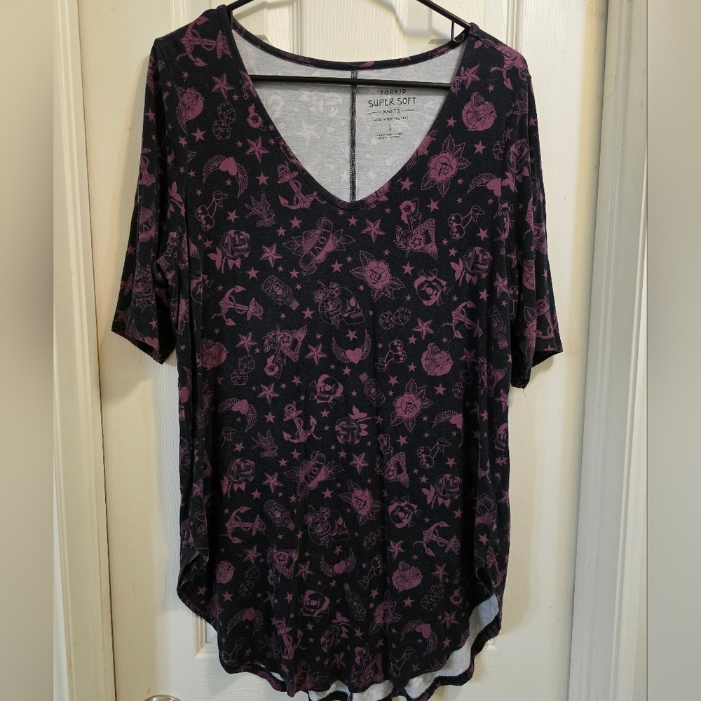 EUC Torrid Black & Purple Vintage Tattoo Print V Neck Tunic Top